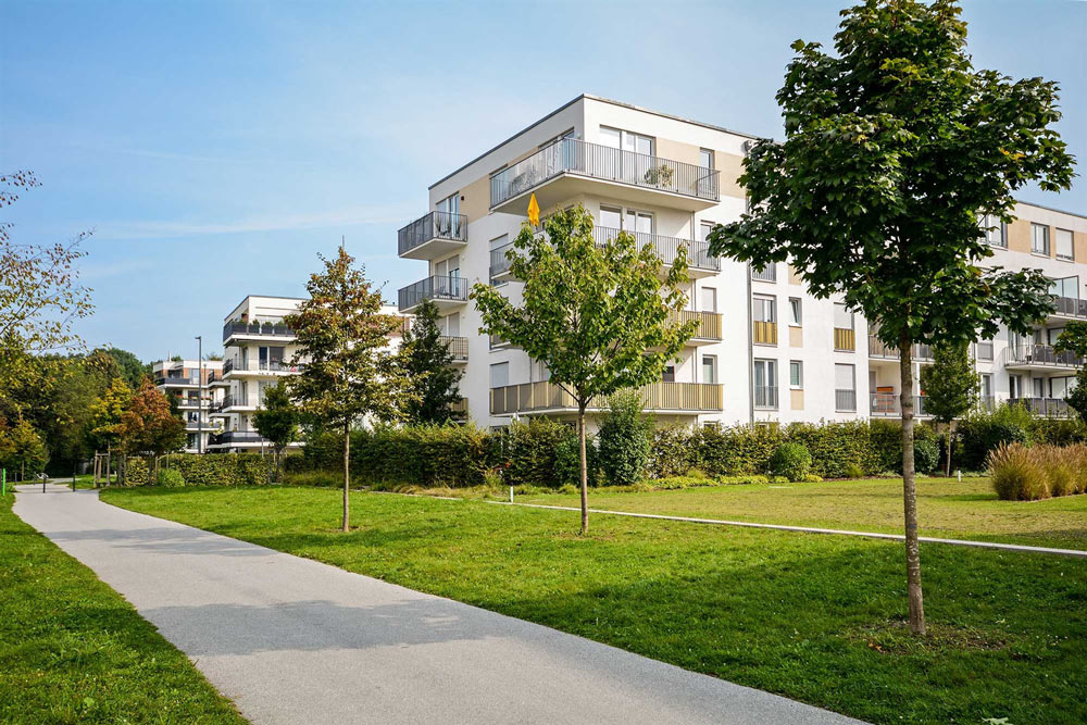 Lägenhetshus i ett bostadsområde